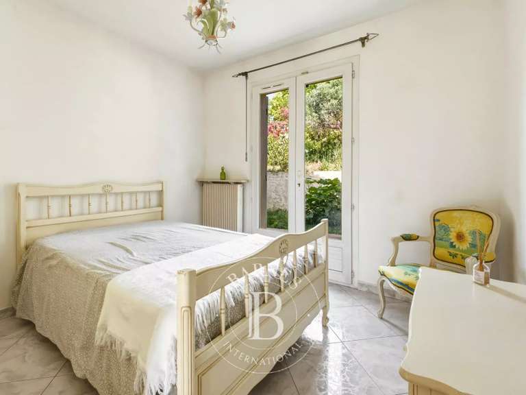 Maison Plan-de-Cuques - 6 chambres - 200m²