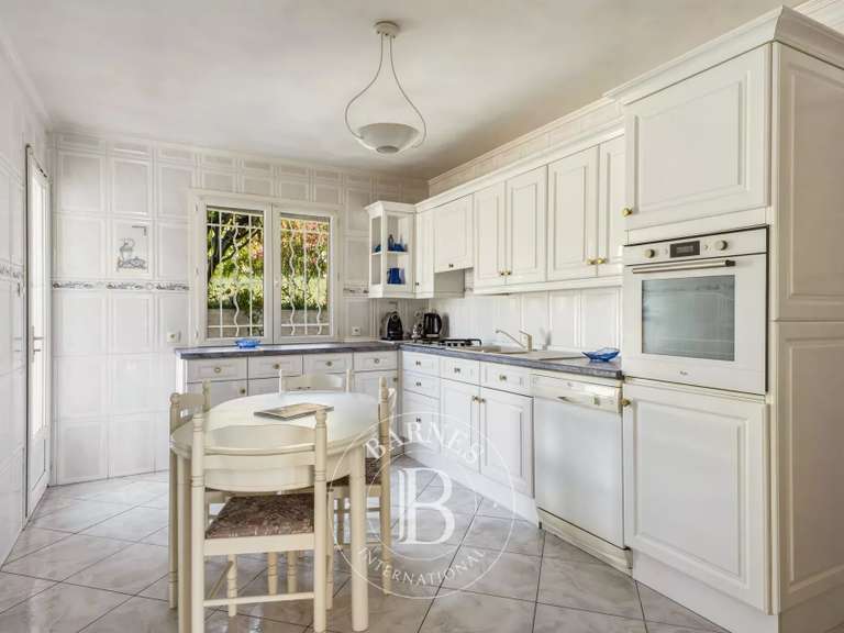Maison Plan-de-Cuques - 6 chambres - 200m²