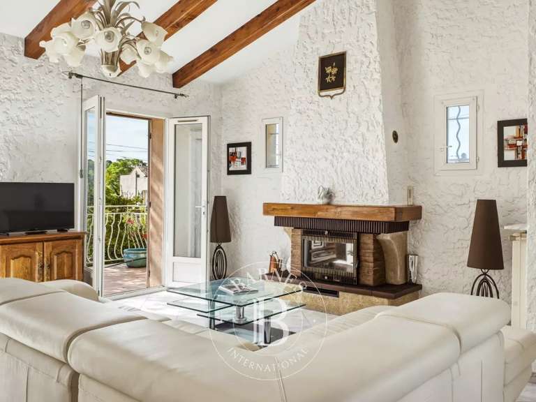 Maison Plan-de-Cuques - 6 chambres - 200m²