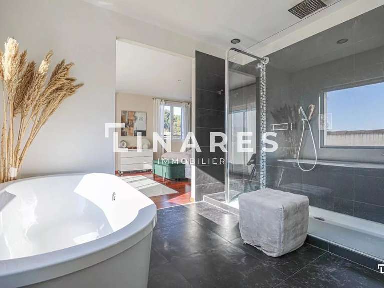 Villa Plan-de-Cuques - 5 bedrooms - 220m²