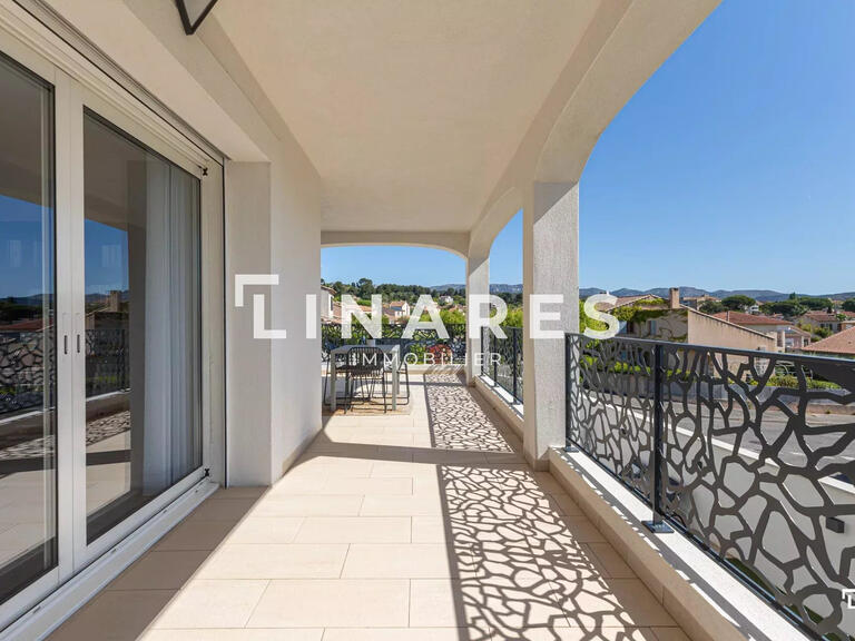 Villa Plan-de-Cuques - 4 bedrooms - 197m²
