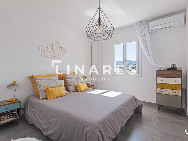 Villa Plan-de-Cuques - 4 bedrooms - 197m²
