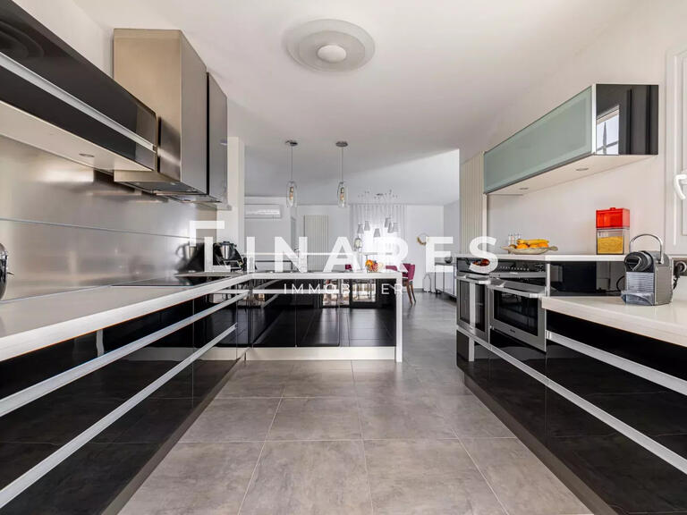 Villa Plan-de-Cuques - 4 bedrooms - 197m²