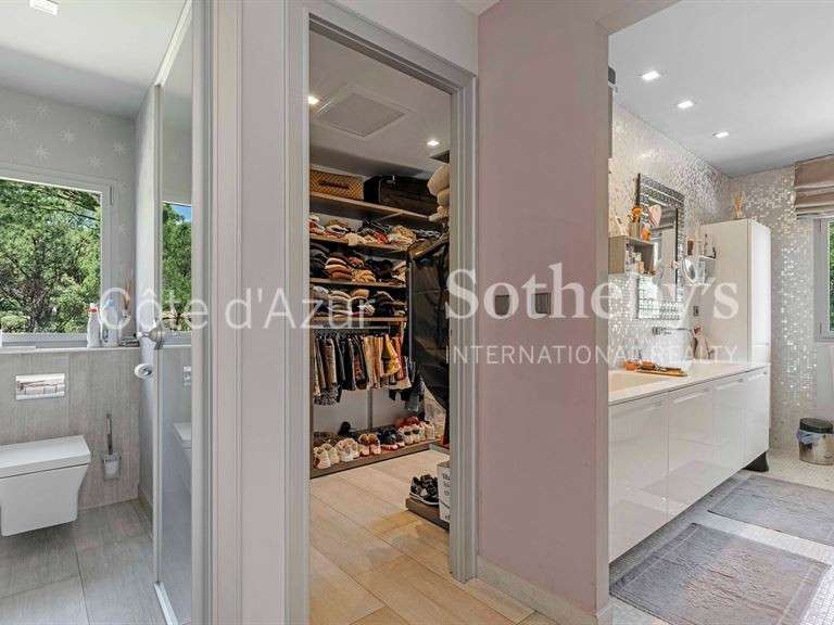 House Plan-de-la-Tour - 7 bedrooms - 385m²