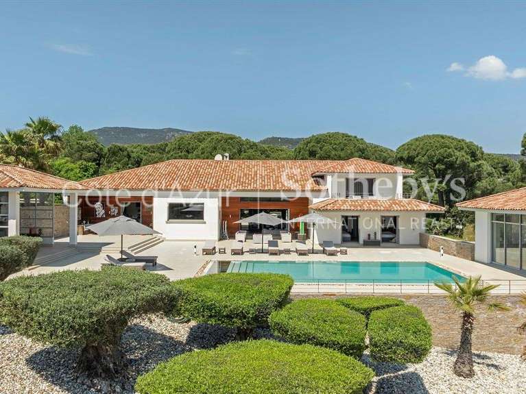 House Plan-de-la-Tour - 7 bedrooms - 385m²