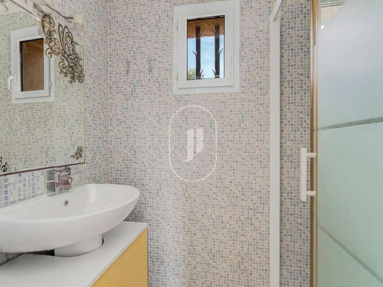 Maison Plan-de-la-Tour - 3 chambres - 96m²