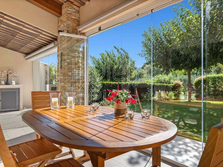 Maison Plan-de-la-Tour - 3 chambres - 101m²