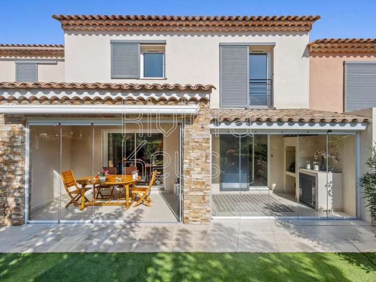 Maison Plan-de-la-Tour - 3 chambres - 101m²