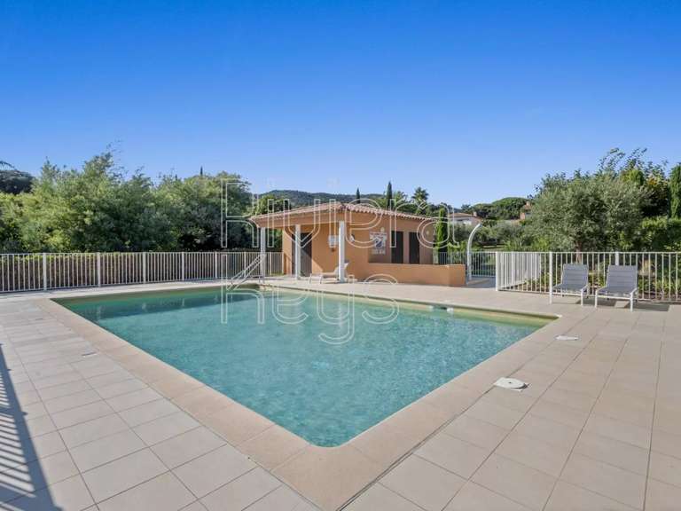 Maison Plan-de-la-Tour - 3 chambres - 101m²