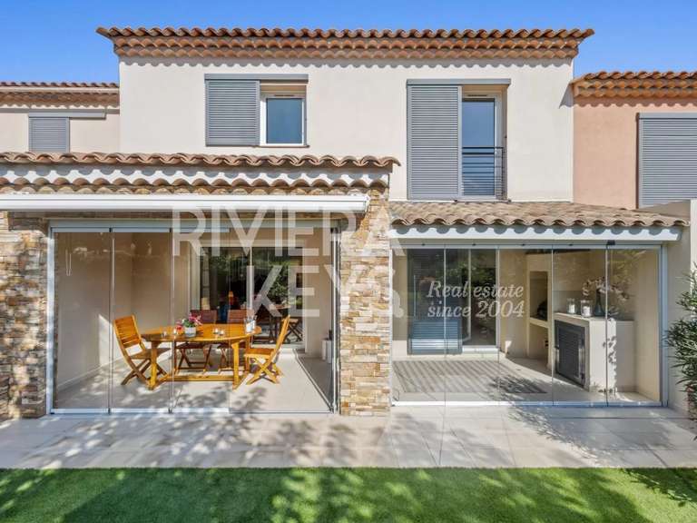 Maison Plan-de-la-Tour - 3 chambres - 101m²