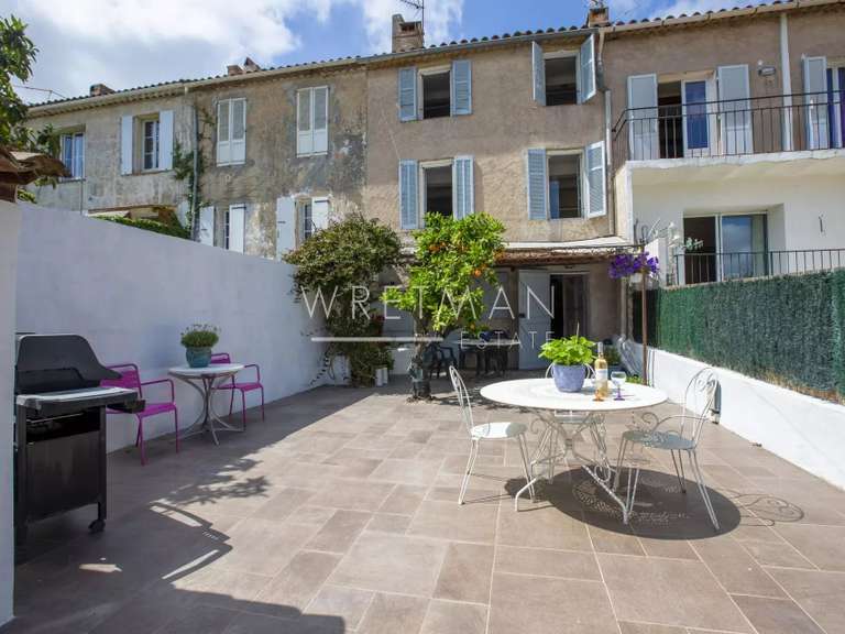 Maison Plan-de-la-Tour - 3 chambres - 195m²