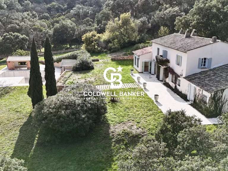 Maison Plan-de-la-Tour - 4 chambres - 261m²