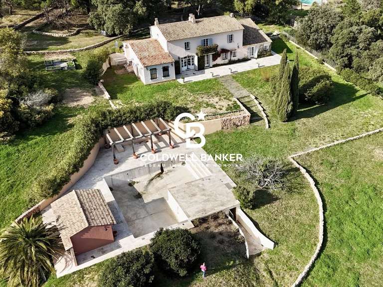 Maison Plan-de-la-Tour - 4 chambres - 261m²