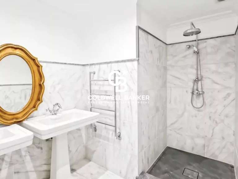 Maison Plan-de-la-Tour - 4 chambres - 261m²