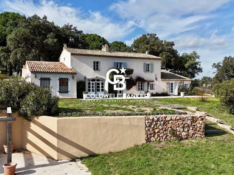 Maison Plan-de-la-Tour - 4 chambres - 261m²