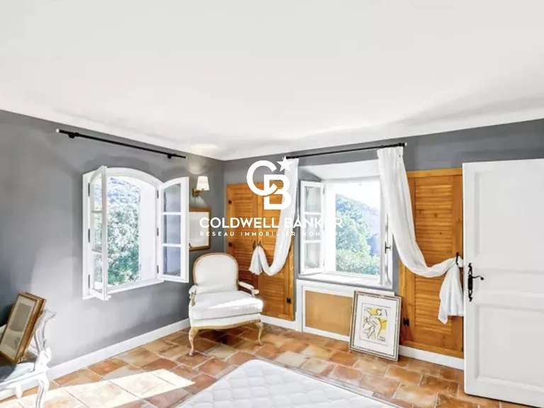 Maison Plan-de-la-Tour - 4 chambres - 261m²