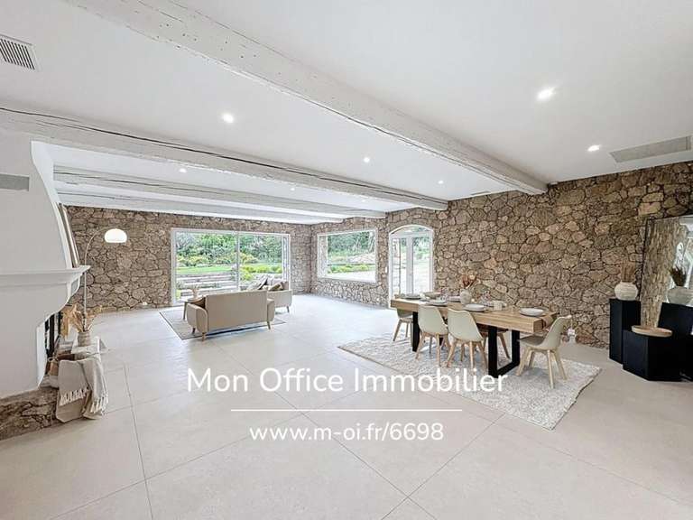 Maison Plan-de-la-Tour - 4 chambres - 196m²