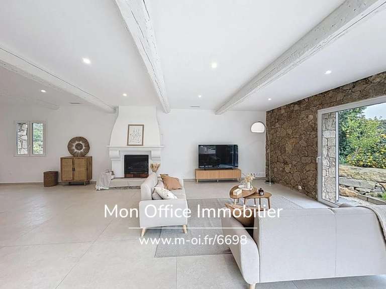 Maison Plan-de-la-Tour - 4 chambres - 196m²