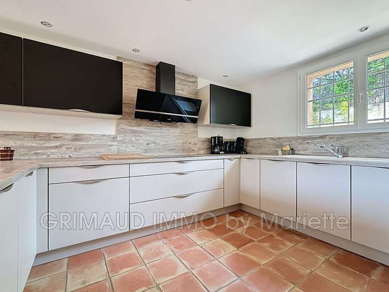 Villa Plan-de-la-Tour - 4 chambres - 200m²