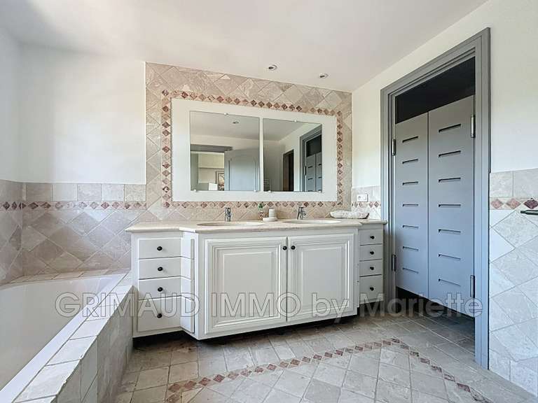 Villa Plan-de-la-Tour - 4 chambres - 200m²