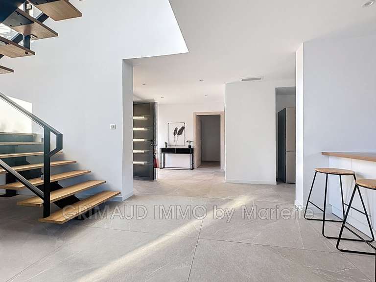 Villa Plan-de-la-Tour - 4 chambres - 240m²