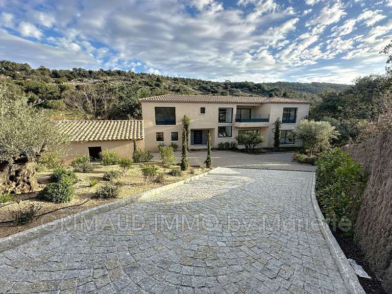 Villa Plan-de-la-Tour - 4 chambres - 240m²