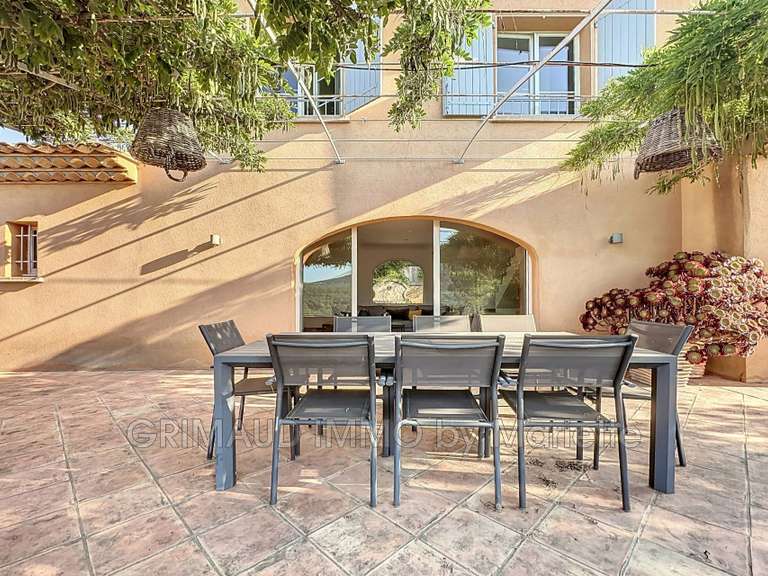 Villa Plan-de-la-Tour - 4 chambres - 200m²