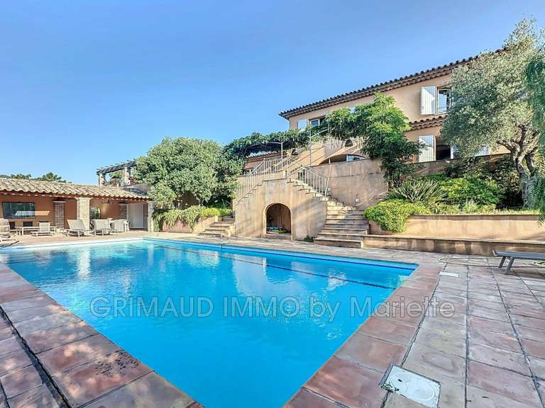 Villa Plan-de-la-Tour - 4 chambres - 200m²