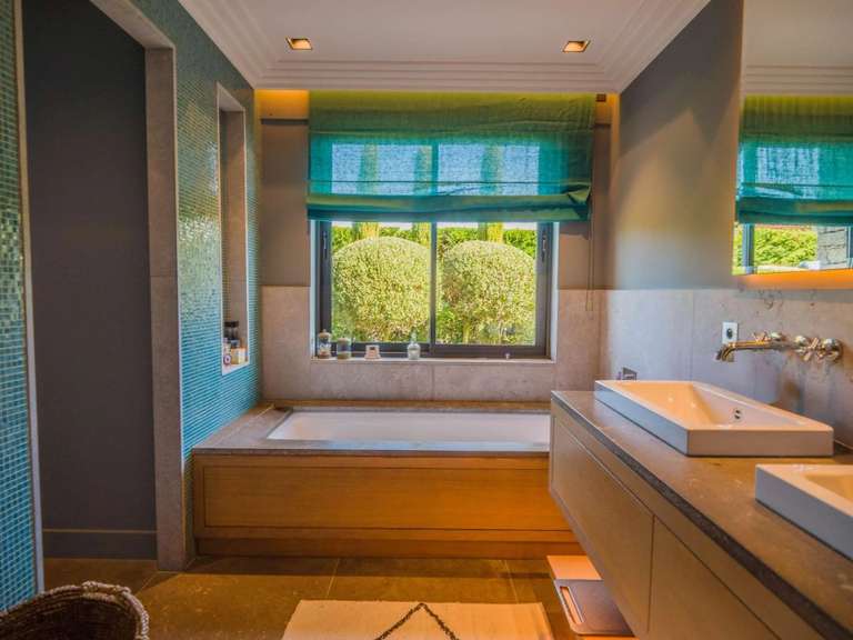 Villa Plan-de-la-Tour - 3 chambres - 200m²