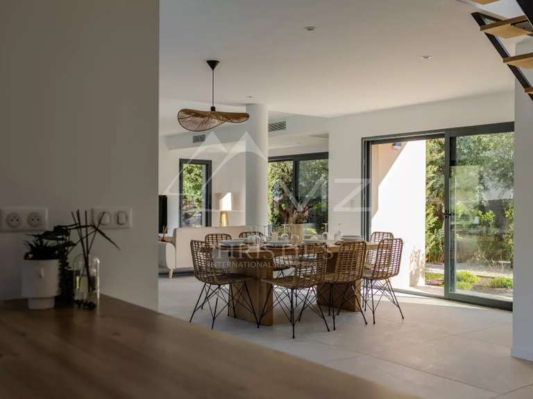 Villa Plan-de-la-Tour - 5 chambres - 243m²