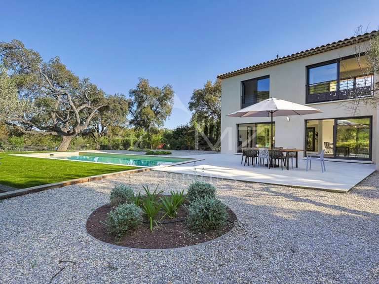 Villa Plan-de-la-Tour - 5 chambres - 243m²