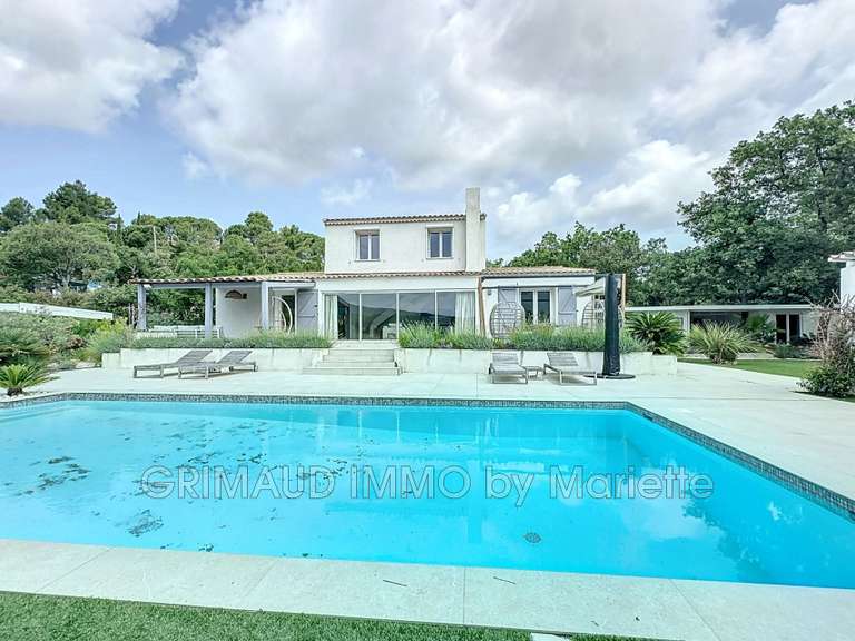 Villa Plan-de-la-Tour - 3 chambres - 175m²