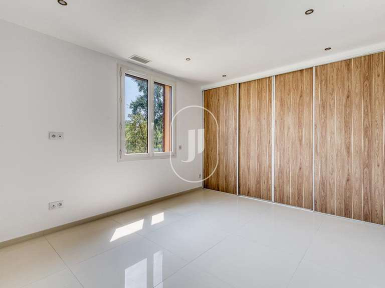 Villa Plan-de-la-Tour - 5 chambres - 190m²