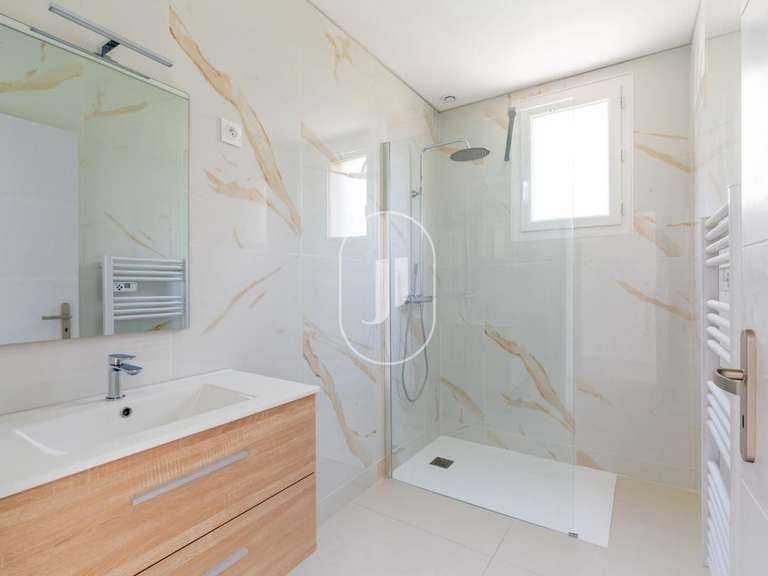 Villa Plan-de-la-Tour - 5 chambres - 190m²