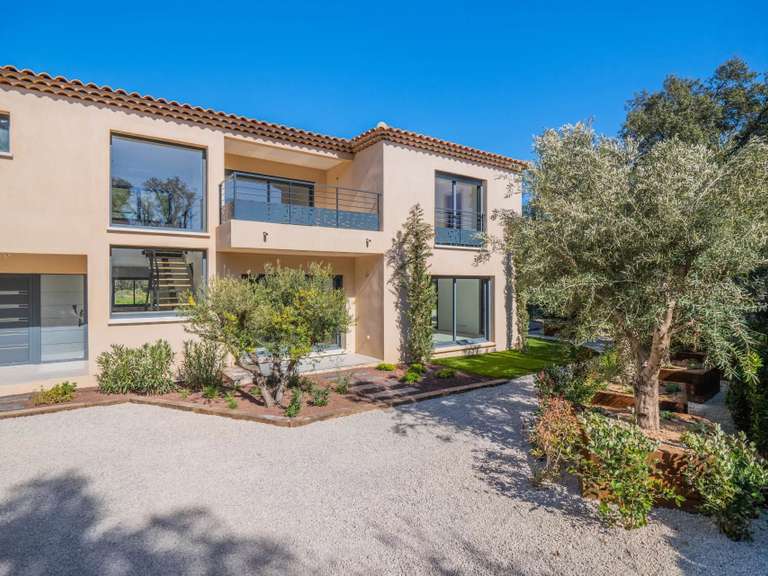 Villa Plan-de-la-Tour - 4 chambres - 240m²