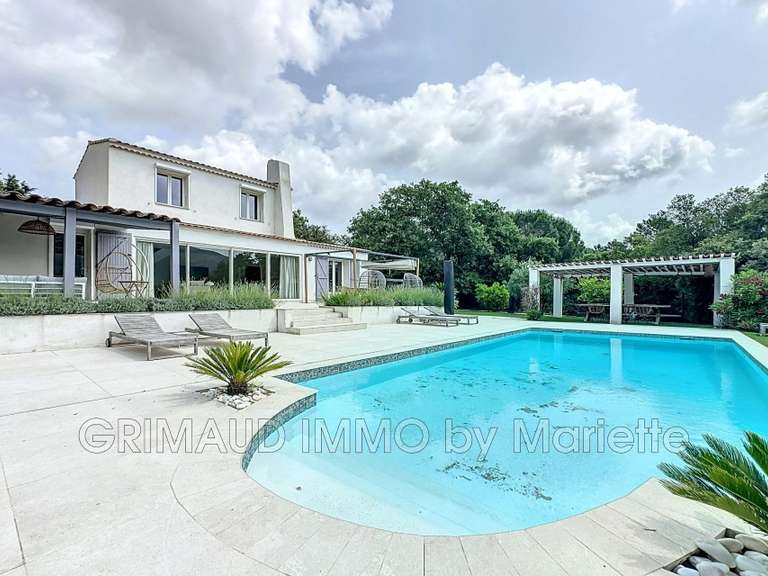 Villa Plan-de-la-Tour - 3 chambres - 175m²