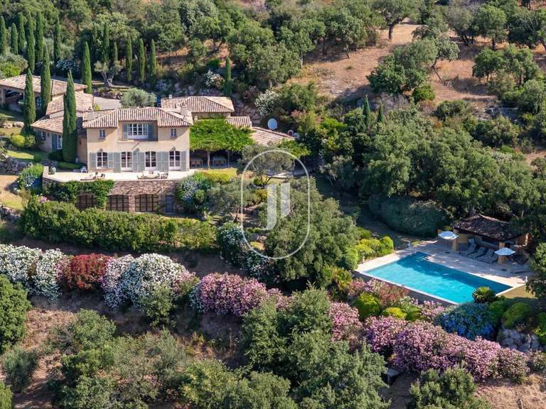 Villa Plan-de-la-Tour - 6 chambres - 340m²