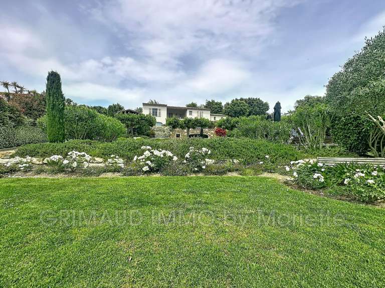 Villa Plan-de-la-Tour - 5 chambres - 150m²