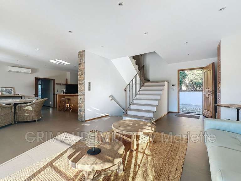 Villa Plan-de-la-Tour - 5 chambres - 150m²