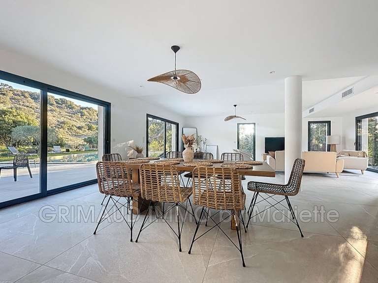 Villa Plan-de-la-Tour - 4 bedrooms - 240m²