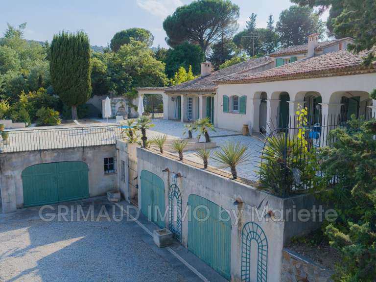 Villa Plan-de-la-Tour - 5 chambres - 250m²
