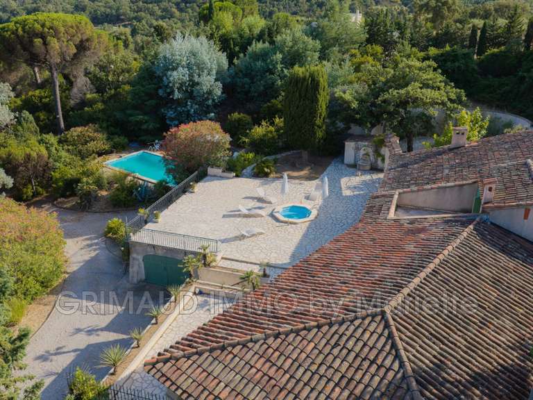 Villa Plan-de-la-Tour - 5 chambres - 250m²