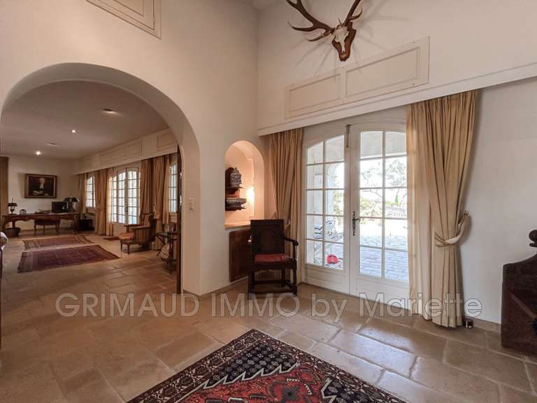 Villa Plan-de-la-Tour - 5 chambres - 250m²