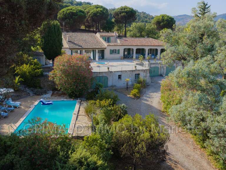Villa Plan-de-la-Tour - 5 chambres - 250m²