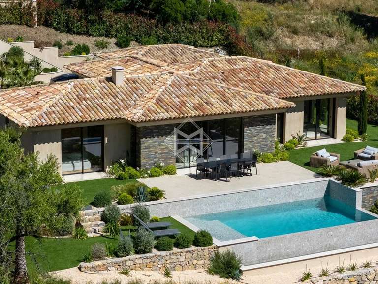 Villa Plan-de-la-Tour - 3 chambres - 192m²