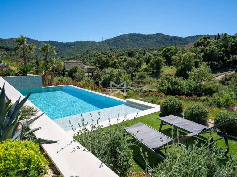 Villa Plan-de-la-Tour - 3 chambres - 192m²