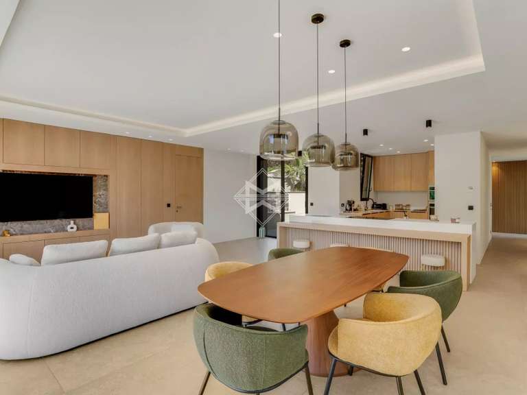 Villa Plan-de-la-Tour - 3 chambres - 192m²