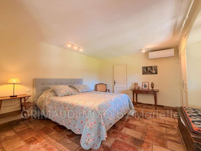 Villa Plan-de-la-Tour - 5 chambres - 249m²
