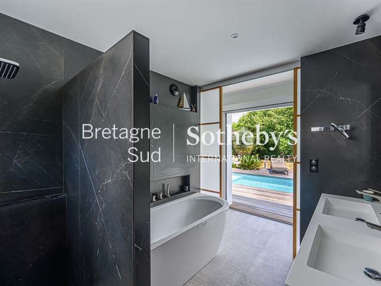 Maison Ploemeur - 3 chambres - 167m²