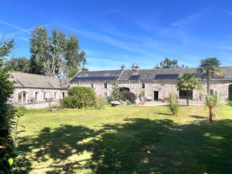 Maison Plomodiern - 466m²